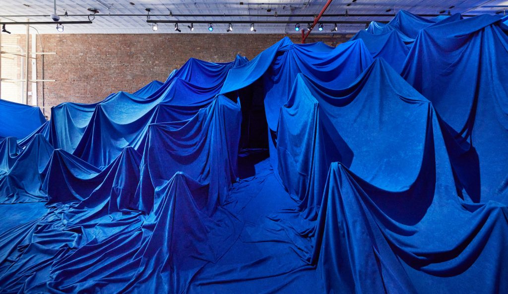 Alois Kronschlaeger, Kind of Blue installation in the vacant storefront below the Cristin Tierney Gallery. Photo by John Muggenborg, courtesy of Cristin Tierney Gallery, New York.