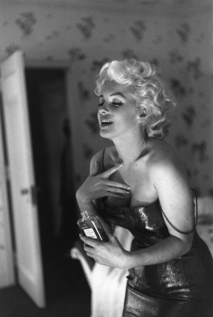Actress Marilyn Monroe gets ready to go see the play "Cat On A Hot Tin Roof" by applying her make up and Chanel No. 5 perfume on March 24, 1955 at the Ambassador Hotel in New York City, New York. (Photo by Ed Feingersh/Michael Ochs Archives/Getty Images)