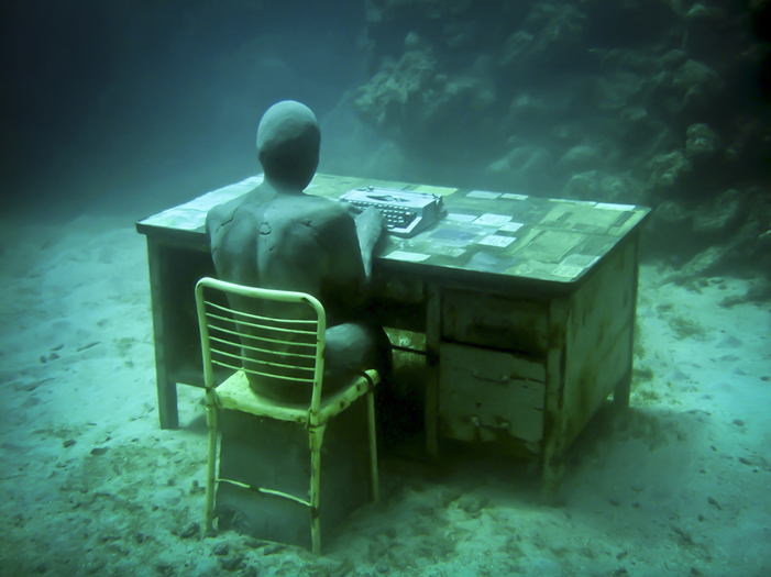 Jason de Caires Taylor, TheLostCorrespondent 1 (2012). Courtesy of Jonathan LeVine Projects and the artist.