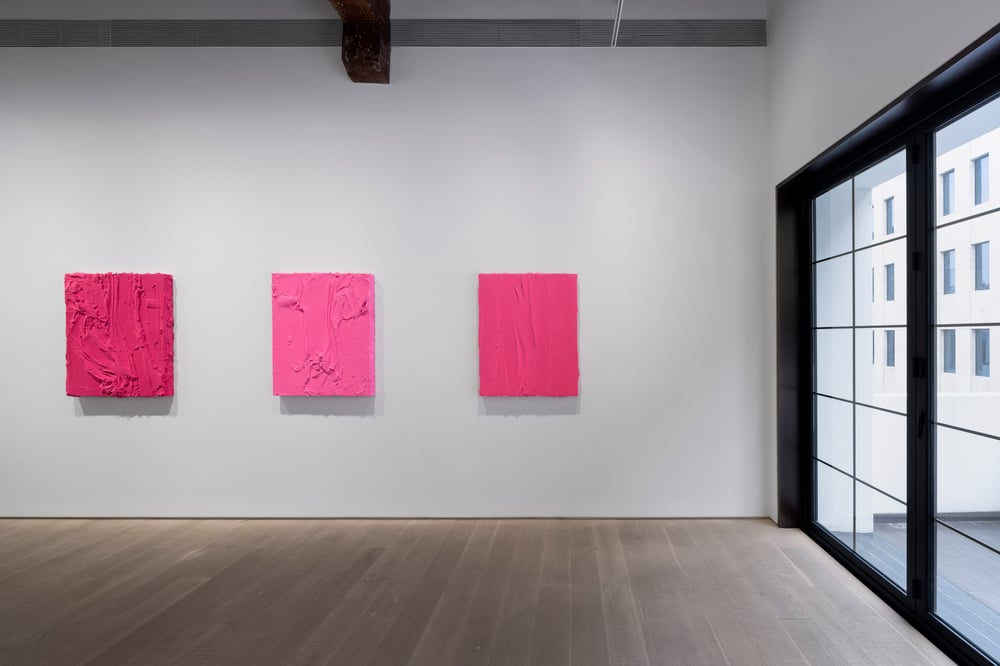 Installation view of Jason Martin's "Untitled (Fluorescent pink / Titanium white)" (2021). Photo courtesy Lisson Gallery.