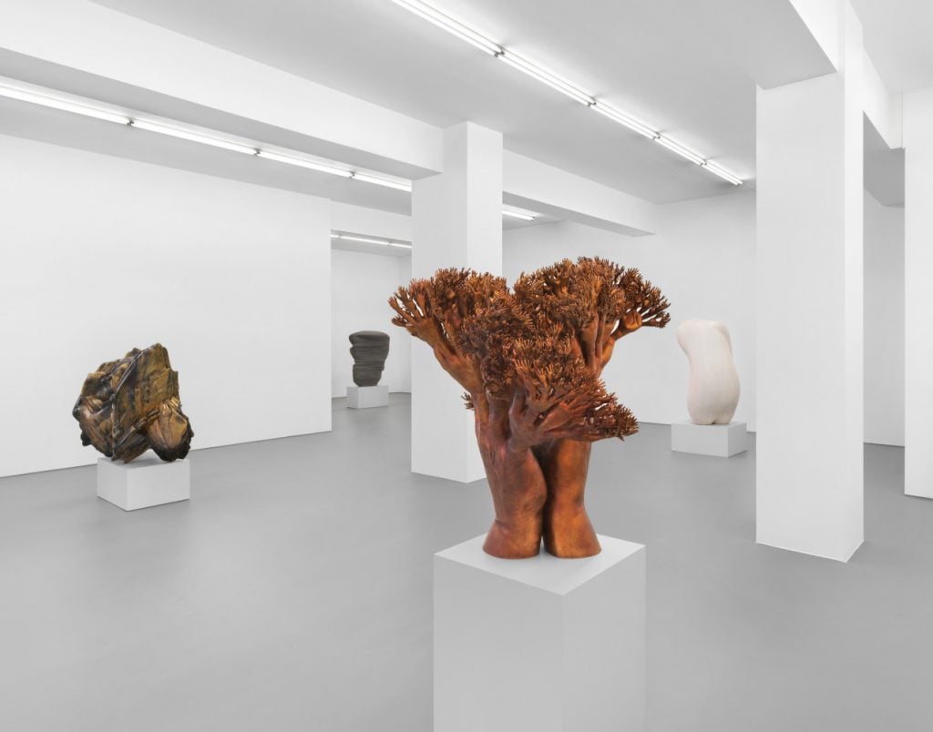Installation view "Tony Cragg: Sculptures" 2021. Courtesy of Buchmann Galerie.