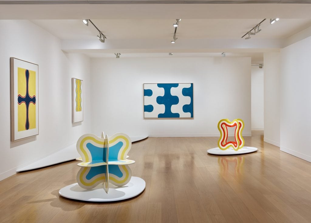 Installation view of “Paul Feeley: Space Stands Still.” Courtesy of Waddington Custot.