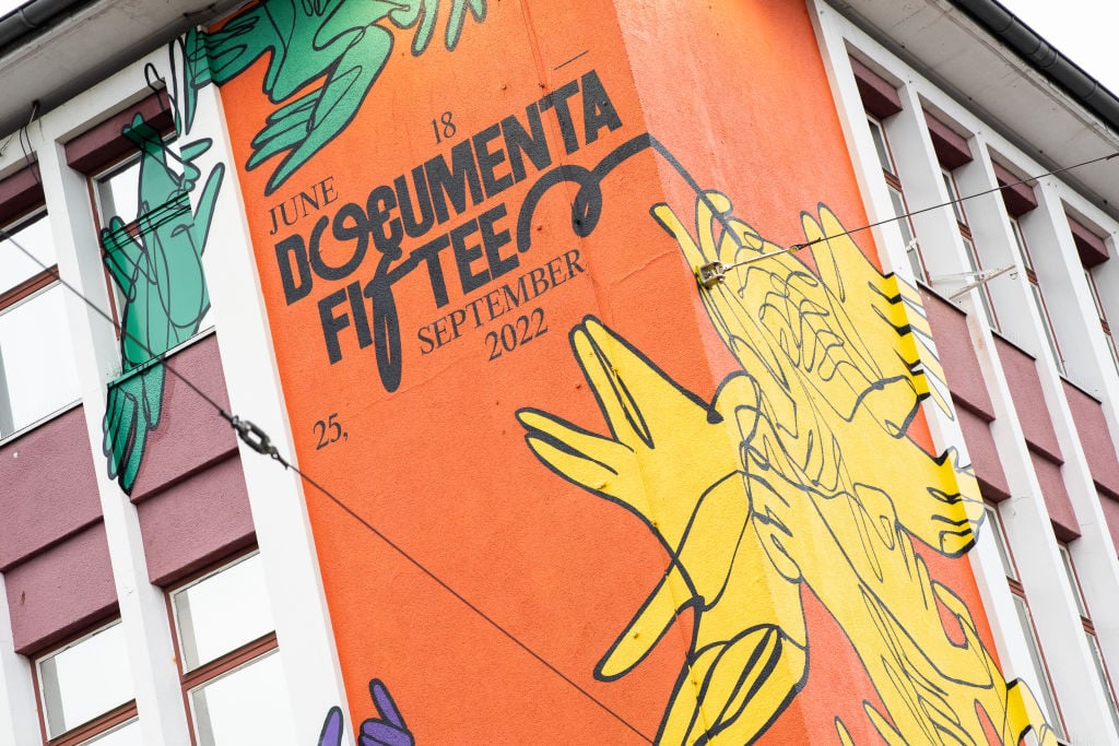 A mural with the new documenta fifteen logo can be seen on the so-called "ruruHaus" by the Indonesian curatorial collective Ruangrupa on a former sports shop in downtown Kassel. Photo: Swen Pförtner/picture alliance via Getty Images.