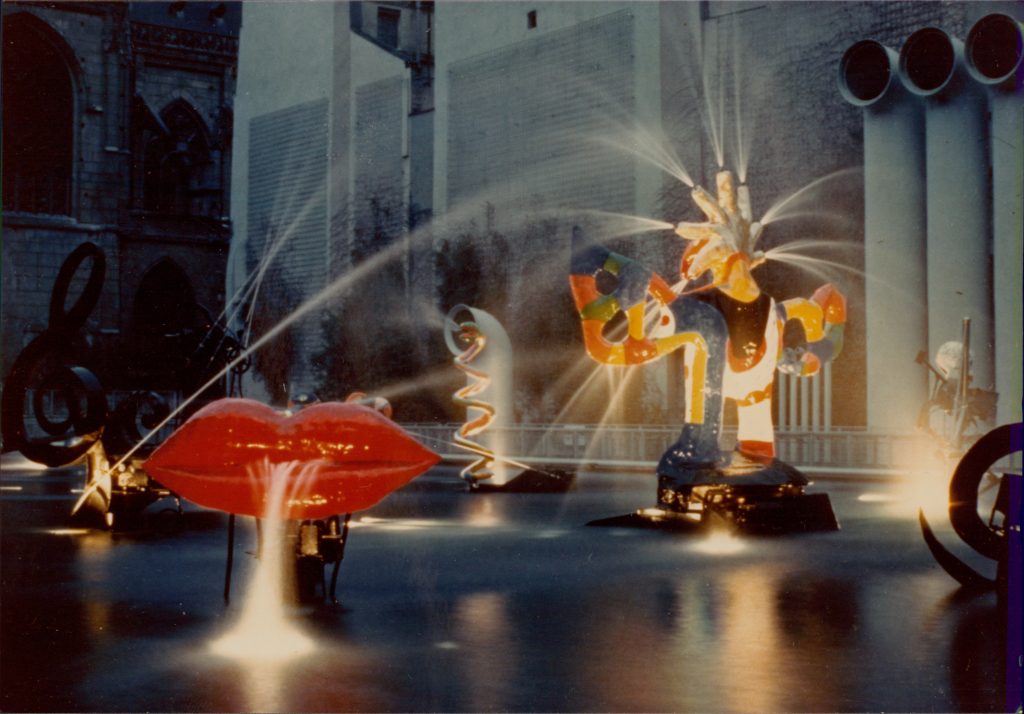 Niki de Saint Phalle. La fontaine Stravinsky. c. 1983. Photo: Green Moon Marketing. © 2021 Niki Charitable Art Foundation