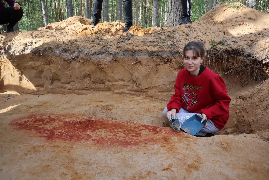 An archaeologist at he burial site. Photo courtesy of Petrozavodsk State University.