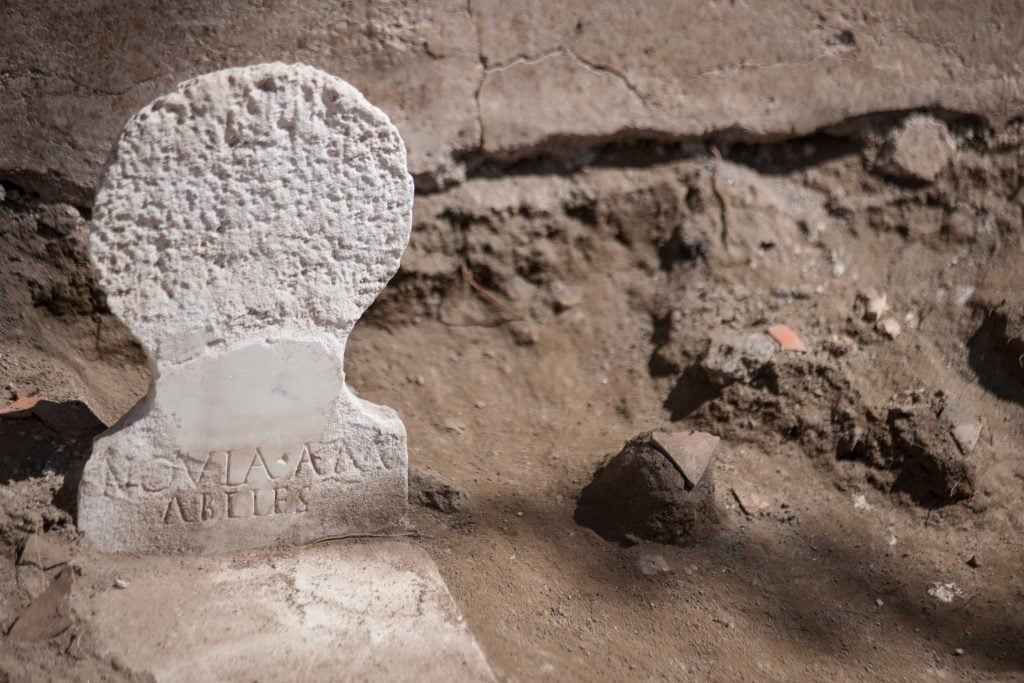 A marker reading "Novia Amabilis" found in the tomb of Marcus Venerius Secundio. Photo courtesy of the Archaeological Park of Pompeii.