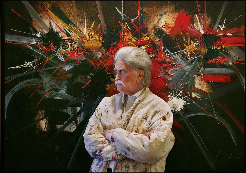 The late French artist Georges Mathieu at his home during a photo shoot on October 1, 2007 in Paris, France. (Photo by Raphael GAILLARDE/GAMMA/Gamma-Rapho via Getty Images)