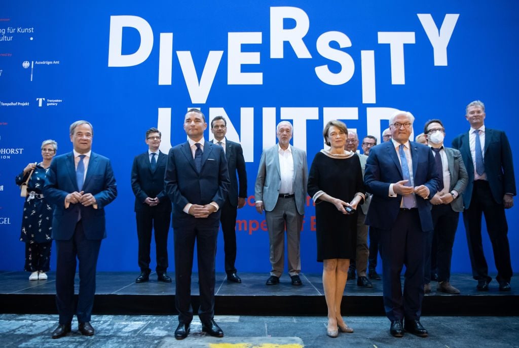 German president Frank-Walter Steinmeier, his wife Elke Büdenbender stand next to Chancelor candidate and minister of North Rhine-Westphalia Armin Laschet; sponsor Lars Windhorst (second from left) at the opening of the "Diversity United" exhibition. Photo: Bernd von Jutrczenka/picture alliance via Getty Images.