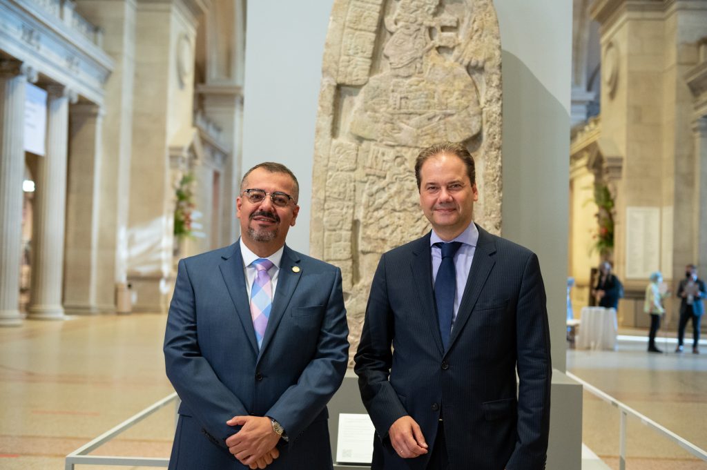 Felipe Aguilar, Guatemala's Minister of Culture and Sports, at left, and Max Hollein. © Metropolitan Museum of Art 2019, photography Wilson Santiago. 