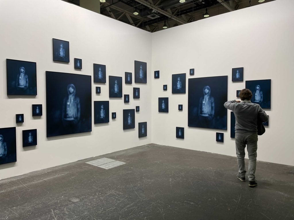Carrie Mae Weems's <i>Repeating the Obvious’</i> (2019) presented by Jack Shainman Gallery and Galerie Barbara Thumm. Photo: Kate Brown” srcset=”https://news.artnet.com/app/news-upload/2021/09/Image-from-iOS-8-1-1024×768.jpg 1024w, https://news.artnet.com/app/news-upload/2021/09/Image-from-iOS-8-1-300×225.jpg 300w, https://news.artnet.com/app/news-upload/2021/09/Image-from-iOS-8-1-50×38.jpg 50w” width=”1024″ height=”768″></p>



<p>Carrie Mae Weems, <em>Repeating the Obvious</em> (2019) presented by Jack Shainman Gallery and Galerie Barbara Thumm. Photo: Kate Brown<img loading=