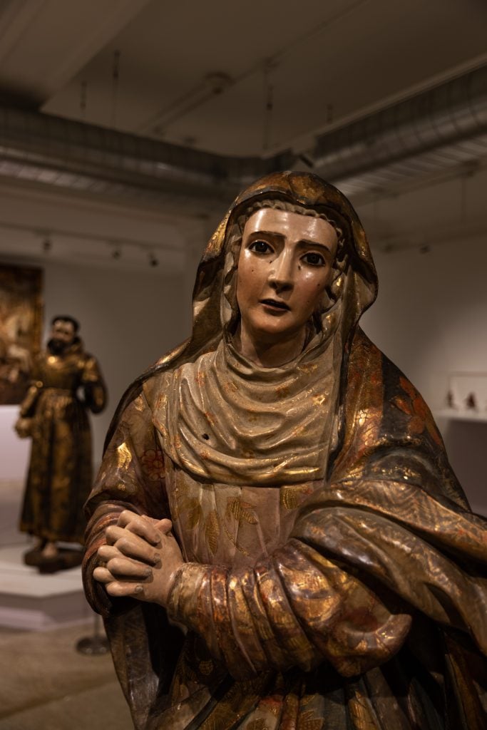 A 17h-century Mexican <em>Mater dolorosa</em> statue in "Gilded Figures: Wood and Clay Made Flesh" at the Hispanic Society of America. Photo by Alfonso Lozano, courtesy of the Hispanic Society of America.