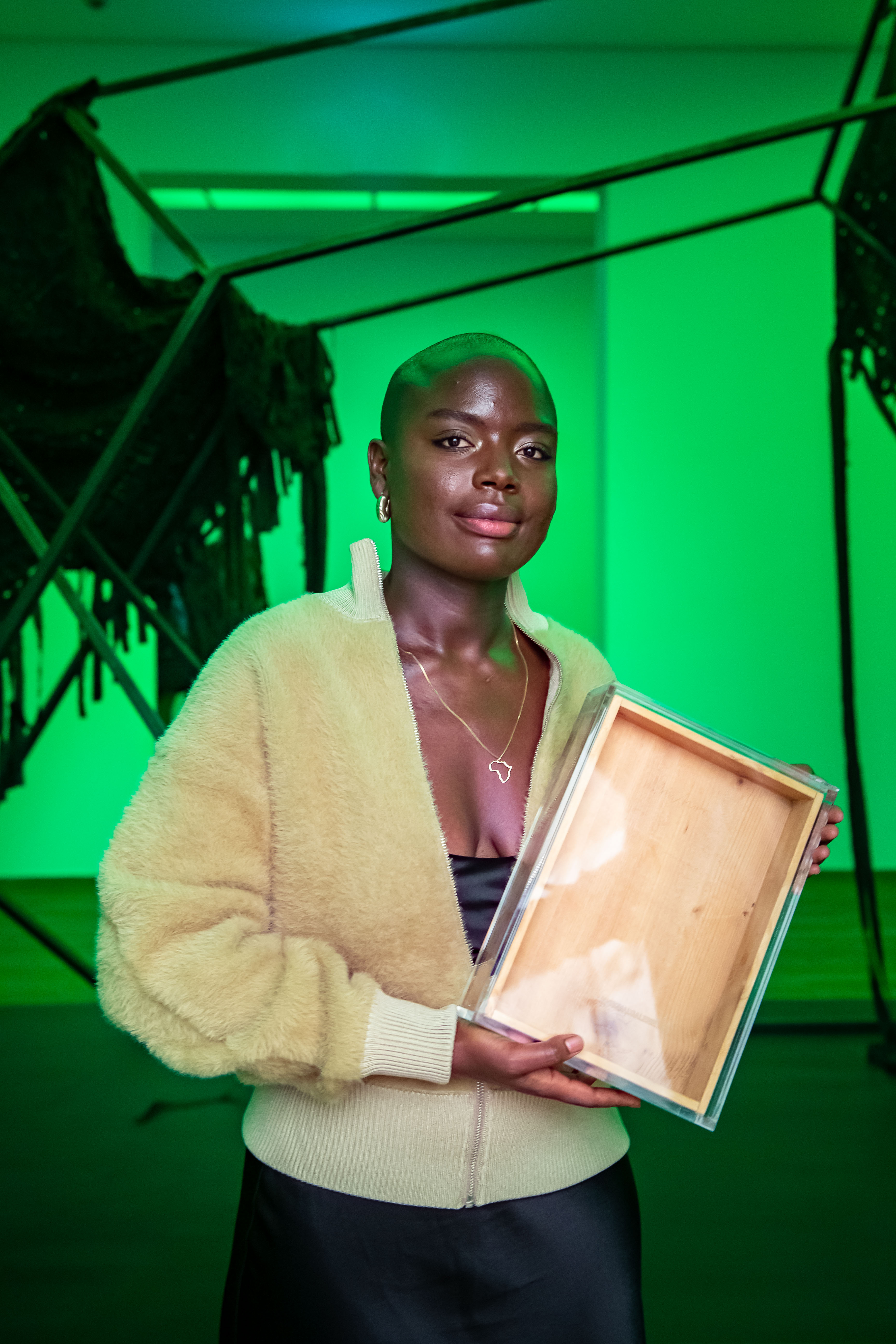 Sandra Mujinga receives the Nationalgalerie preis 2021 (c) Nationalgalerie - Staatliche Museen zu Berlin / Benjamin Pritzkuleit