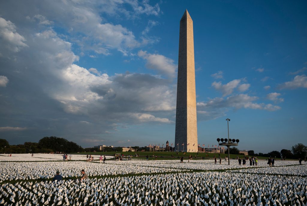 Suzanne Brennan Firstenberg, <em>In America: Remember</em> (2021), installation view on the National Mall in Washington, D.C. Photo by Andrew Caballero-Reynolds/AFP via Getty Images)