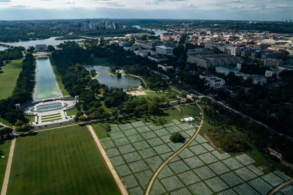 Suzanne Brennan Firstenberg, <em>In America: Remember</em> (2021), installation view on the National Mall in Washington, D.C. Photo by Kent Nishimura/Los Angeles Times via Getty Images.