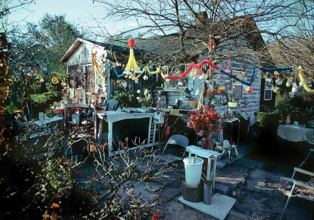Lucinda Bunnen, Nellie Mae Rowe’s House (1971). Photo ©Lucinda Bunnen, collection of the artist, courtesy of the High Museum of Art, Atlanta.
