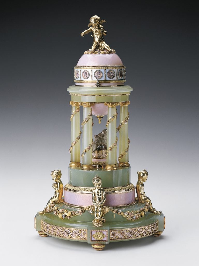 Colonnade Egg (1909-10). Courtesy of the Victoria & Albert Museum.