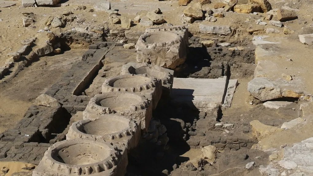 The site of the Nyuserre sun temple in Abu Ghurab. Courtesy of Massimiliano Nuzzolo.