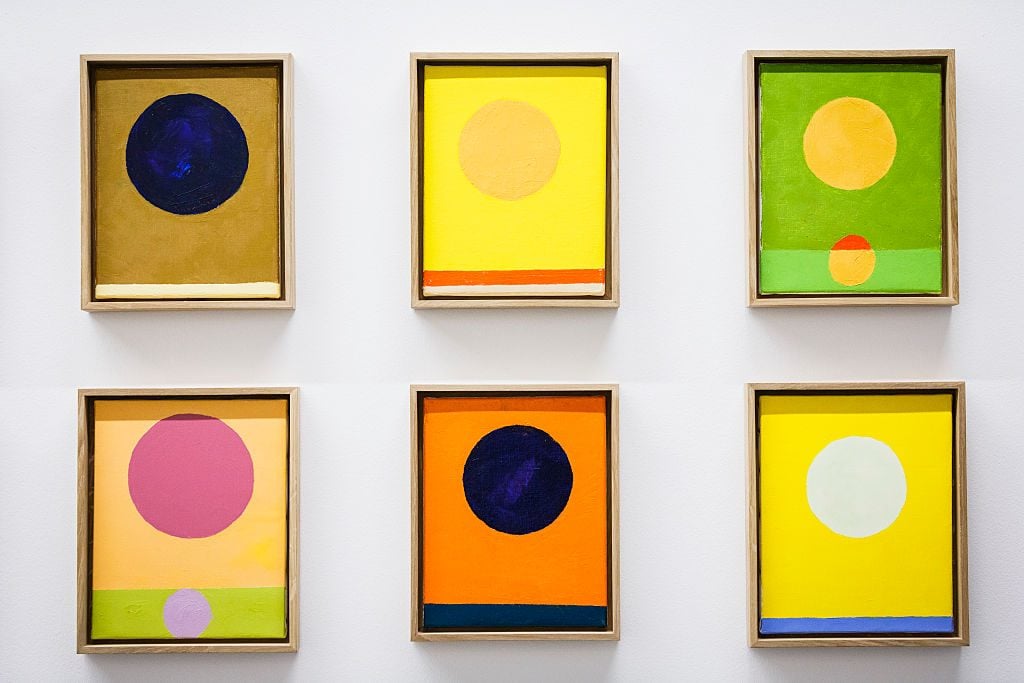 "Le poids du monde" exhibition from 2016 by Etel Adnan at the Serpentine Gallery. Photo: Tristan Fewings/Getty Images for Serpentine Galleries.