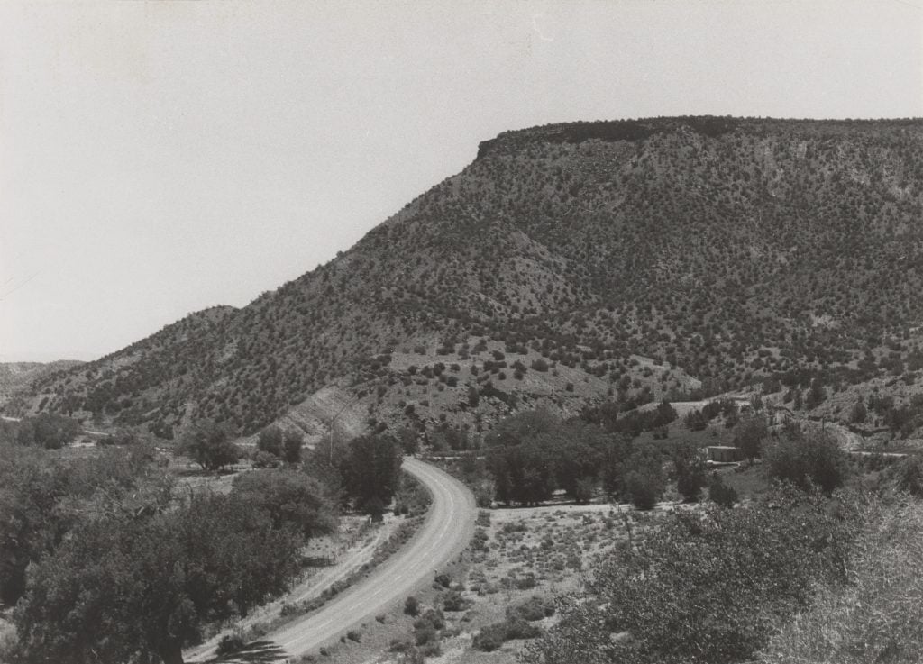 Georgia O'Keeffe, <i>Road from Abiquiú</i> (1959–66). © Georgia O’Keeffe Museum.
