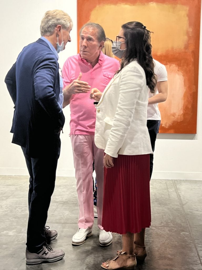 Steve Wynn, center with David Zwirner (L) and Eleanor Acquavella (R). Photo: Katya Kazakina.