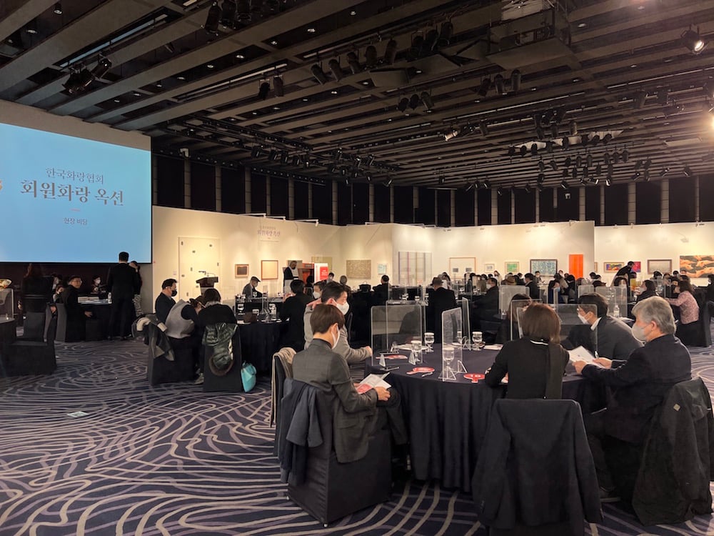 The Korean Galleries Association auction at the Westin Josun Seoul Grand Ballroom in Seoul on January 26.  Image courtesy of the Korean Galleries Association.