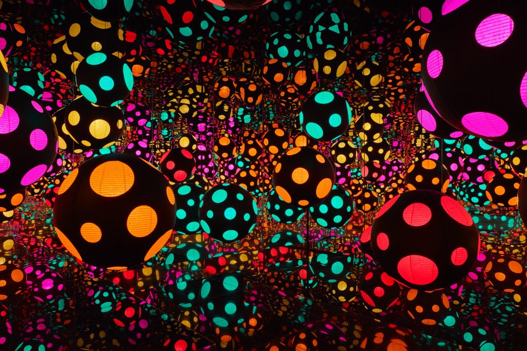 Yayoi Kusama’s Infinity Mirrored Room - My Heart Is Dancing Into the Universe (2018). Photo: Jack Hems. Courtesy Ota Fine Arts and Victoria Miro, London/Venice. © YAYOI KUSAMA. Purchased jointly by the Hirshhorn Museum and Sculpture Garden, Smithsonian Institution, Washington, D.C. (Joseph H. Hirshhorn Purchase Fund, 2020), and the Albright-Knox Art Gallery, Buffalo, with funds from the George B. and Jenny R. Mathews Fund, by exchange.