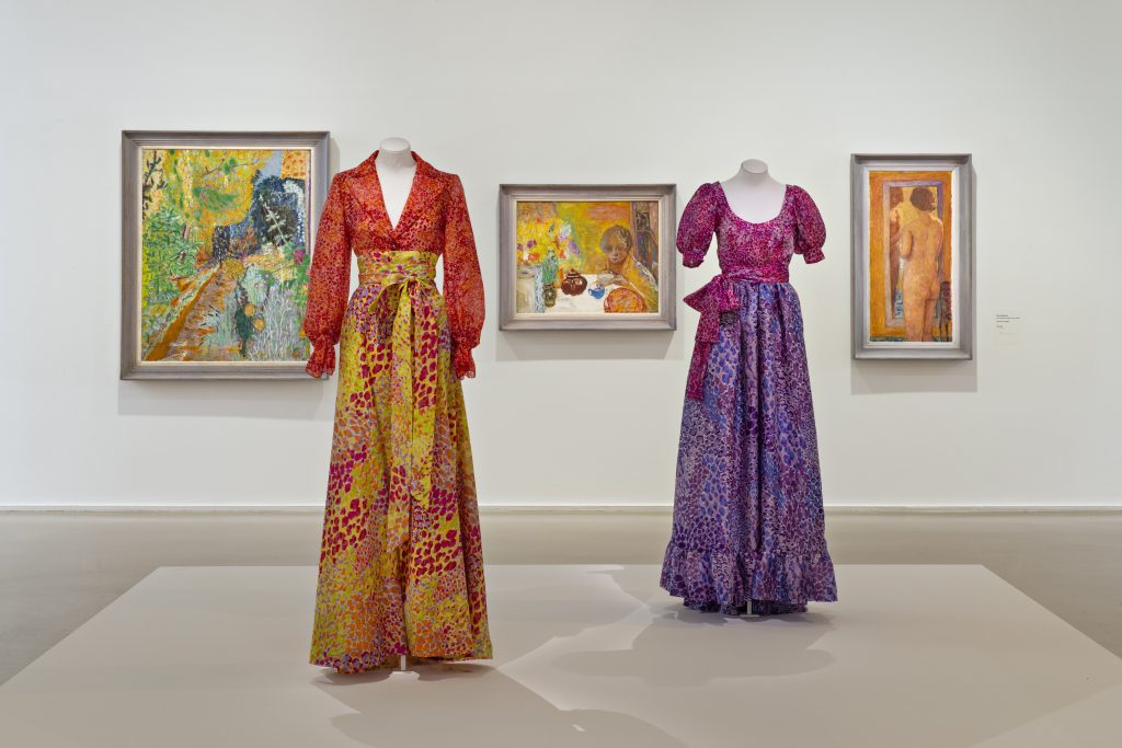 Ensembles from Yves Saint Laurent's spring-summer 2001 collection, next to the Pierre Bonnard paintings that inspired them.  © Nicolas Mathéus.