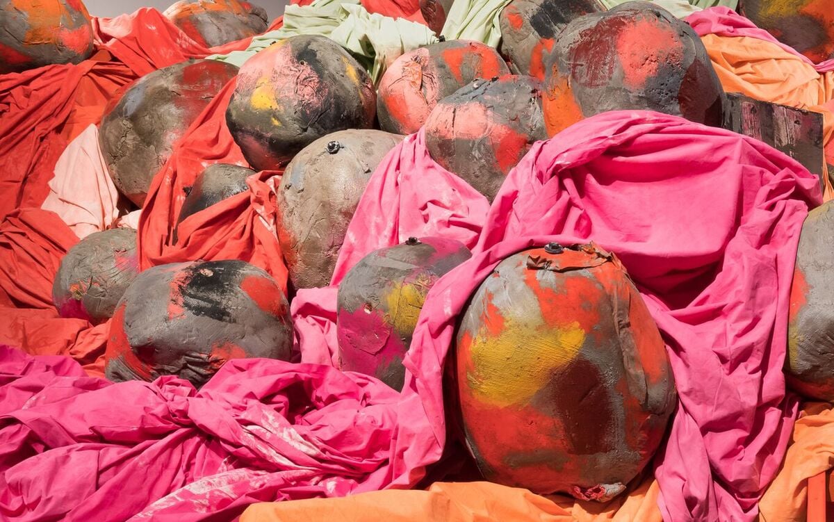 Phyllida Barlow, Undercover 2 (detail, 2020). Photo by Furukawa Yuya, courtesy the artist and Mori Art Museum, Tokyo.