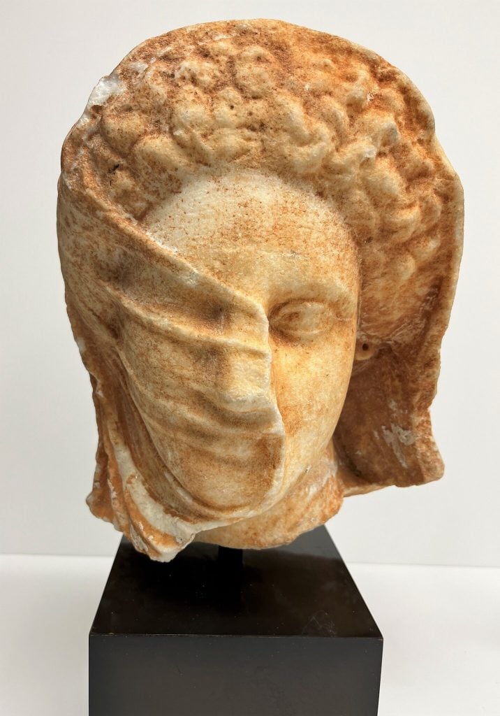 <p class="font_7"><a href="https://news.artnet.com/art-world/met-museum-returns-looted-libyan-bust-2092386"><u>Two looted ancient Greek statues, including a stunner that was on view at the Met, have been returned by the U.S. to Libya</u></a></p>