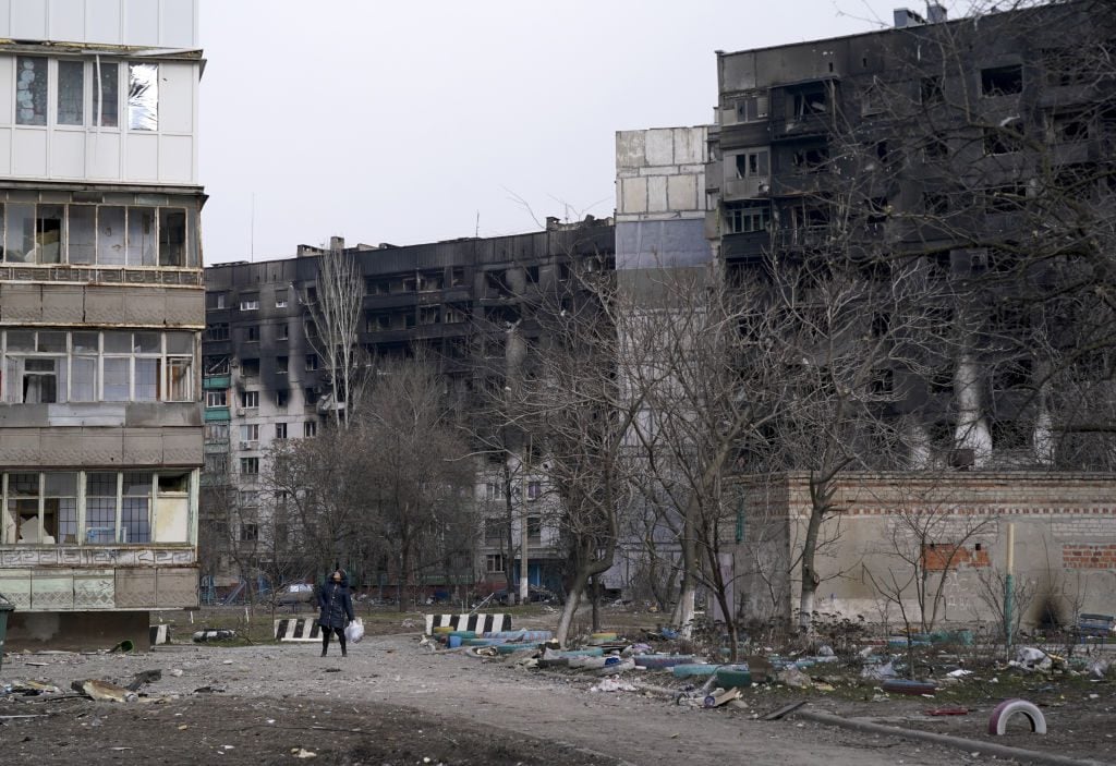 Destroyed buildings in Mariupol, Ukraine. Photo: Stringer/Anadolu Agency via Getty Images.