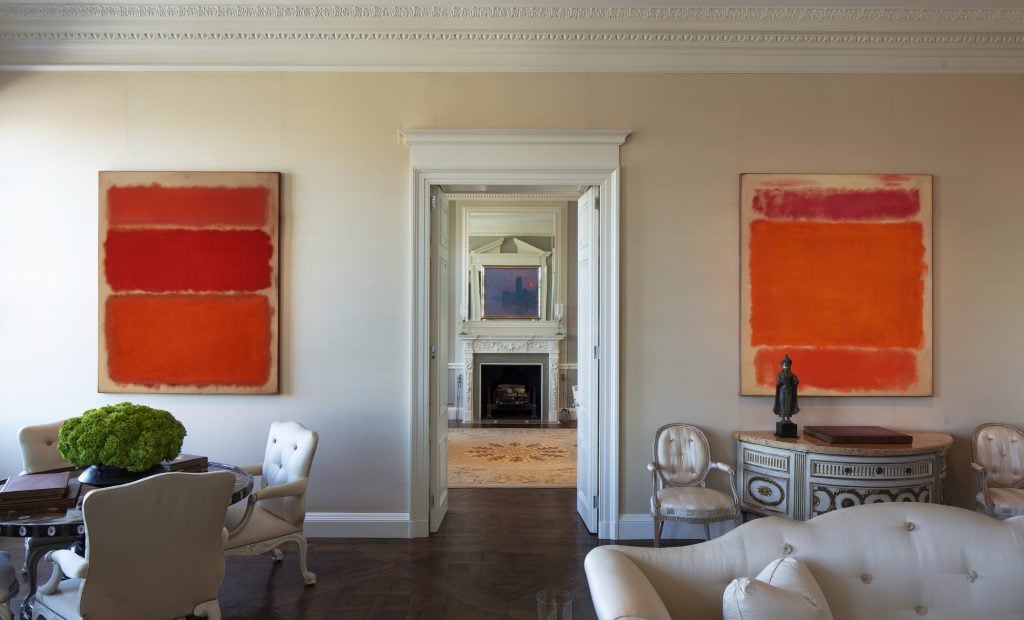 The interior of Anne H. Bass's New York City Home, with artworks by Mark Rothko and Claude Monet. © 2022 Visko Hatfield.