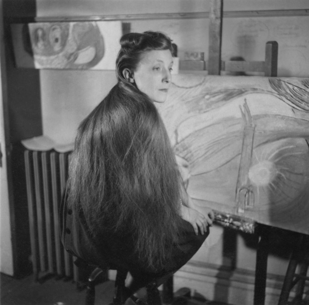 Louise Bourgeois in the studio of her apartment at 142 East 18th Street (ca. 1946). Photo ©the Easton Foundation/Licensed by VAGA at Artists Rights Society (ARS), New York. 