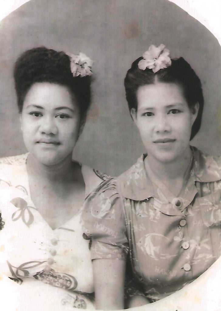 Yuki Kihara's grandmother Lesina (left) and great-grandmother Telefonipālagi Pili (right).  Photo courtesy of Yuki Kihara.