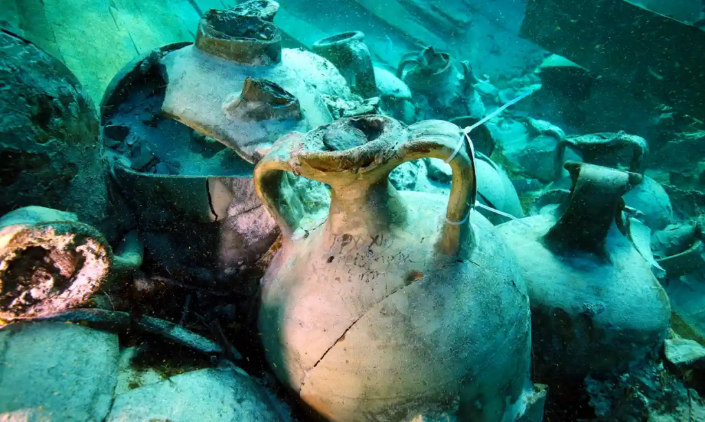 Beautifully preserved amphorae from the wreck of a fourth-century BCE Roman merchant vessel in the sands of the Bay of Palma. Photo by Jose A Moya/Arqueomallornauta - Consell de Mallorca, Universitat de Barcelona, Universidad de Cádiz, Universitat de les Illes Balears