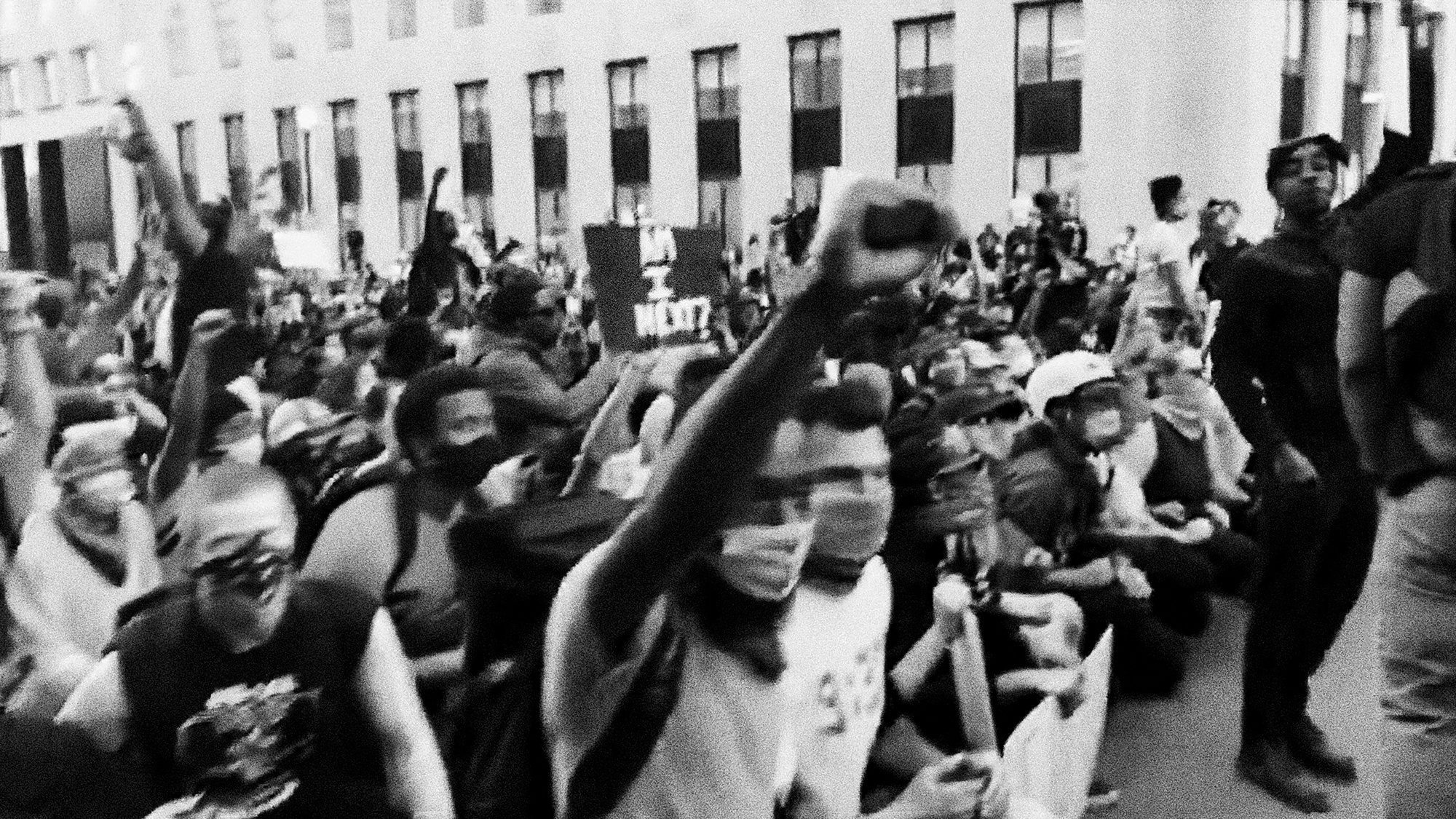 ‘Esta obra es sobre el abuso de poder’: Alfredo Jarr sobre su vida negra motivo de protesta en la Bienal del Whitney