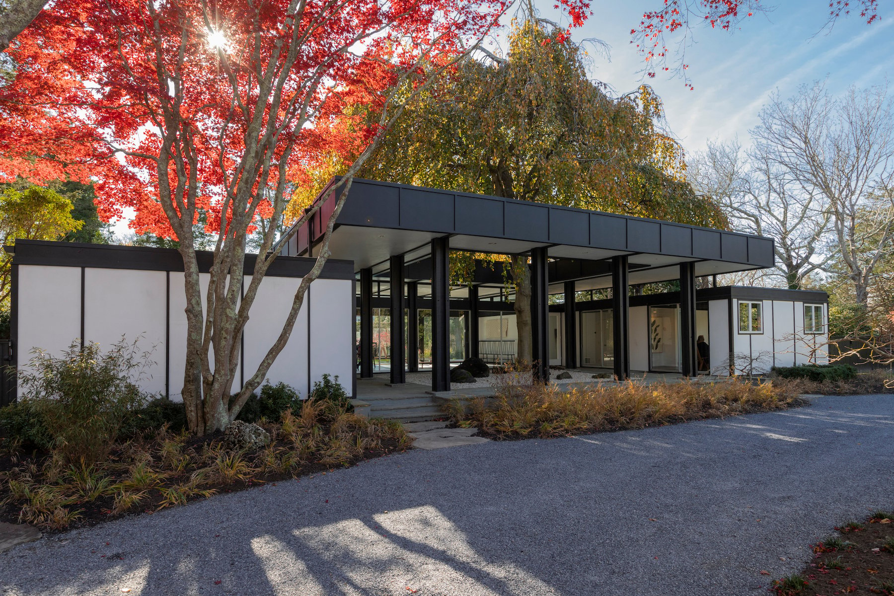 Onna House, originally designed in 1962 by architect Paul Lester Wiener for collectors Ethel and Robert Scull. Photo: Jordan Tiberio.