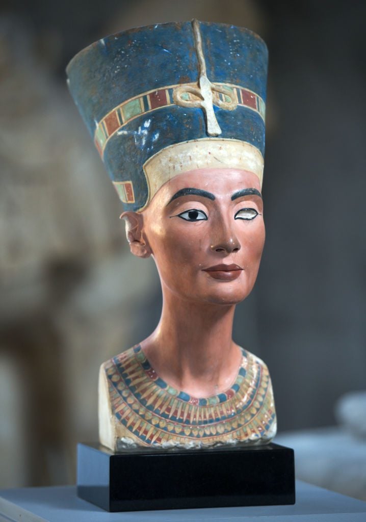 A replica of the Nefertiti bust. Photo: Bernd von Jutrczenka/picture alliance via Getty Images)