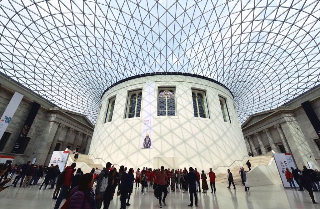 A view into the glass-roofed courtyard of the British Museum. Photo: Waltraud Grubitzsch/dpa-Zentralbild/ZB (Photo by Waltraud Grubitzsch/picture alliance via Getty Images)