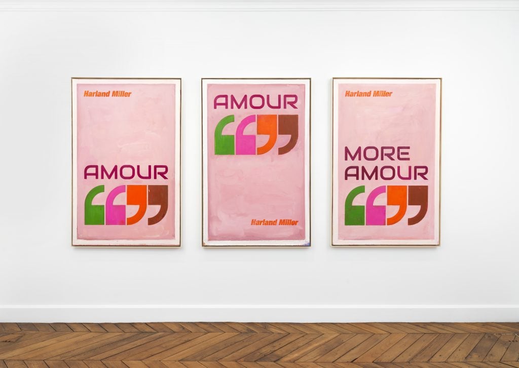 Harland Miller, <i>Amour, Amour, More Amour</i> (2021). ©Harland Miller. Photo ©White Cube (Fabrice Gousset).