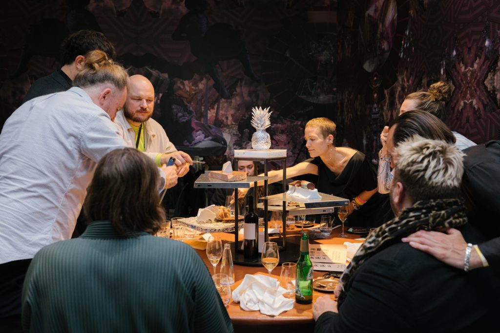 Tropical Anthology, a singing dinner by Caique Tizzi at Julia Stoschek Collection, Berlin. Photographer: Agustín Farías