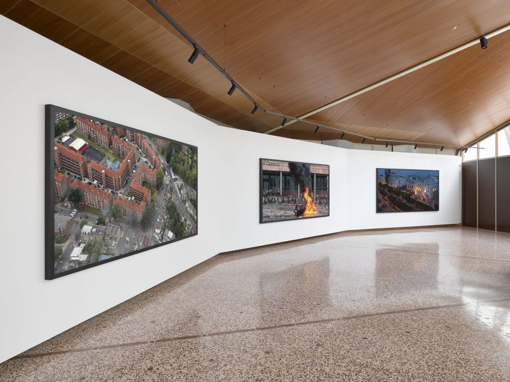 Installation views of Stan Douglas: 2011 ≠ 1848 at the Canada Pavilion at the 59th International Art Exhibition – La Biennale di Venezia, 23 April – 27 November 2022. Photo: Jack Hems. Courtesy of the artist, the National Gallery of Canada, Victoria Miro and David Zwirner