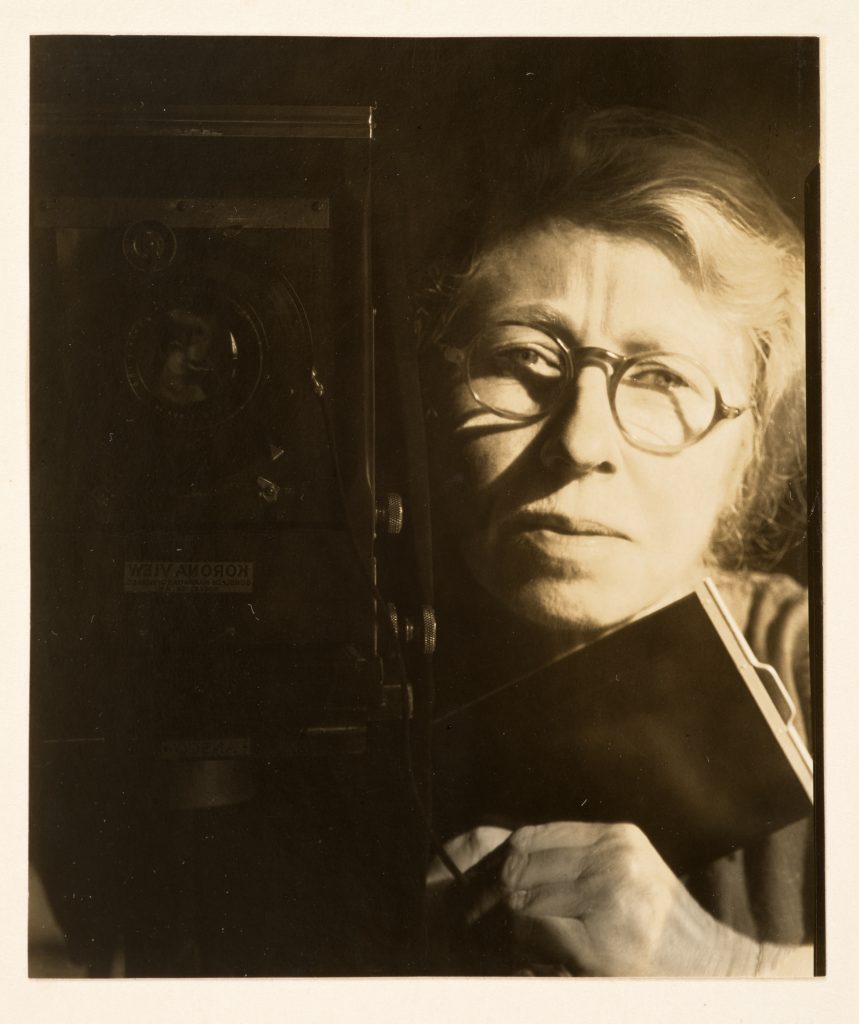 Imogen Cunningham, Self-Portrait with Korona View (1933). © Imogen Cunningham Trust.