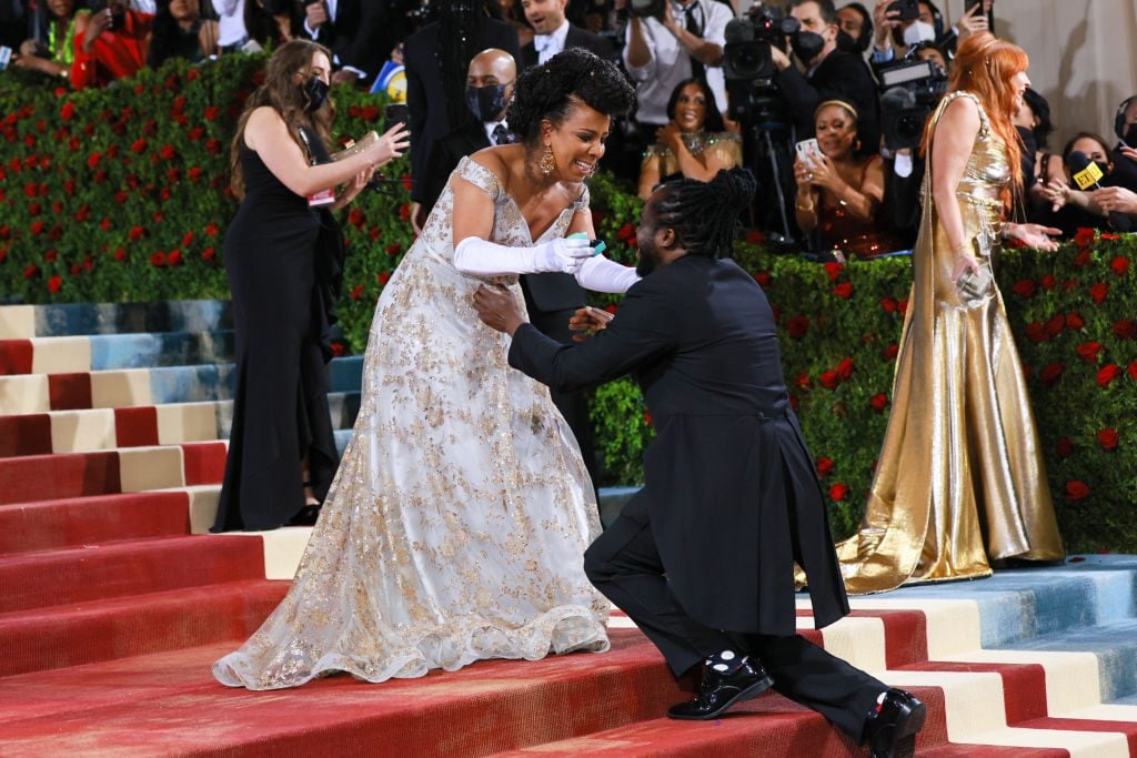 Bobby Digi Olisa (R) proposes to Commissioner of NYC Cultural Affairs Laurie Cumbo at The 2022 Met Gala Celebrating 