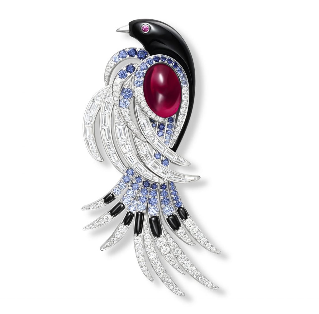 A Blue Magpie brooch featuring blue sapphires, onyx, diamonds, rubellite, and tourmaline set in platinum. Courtesy of Harry Winston.