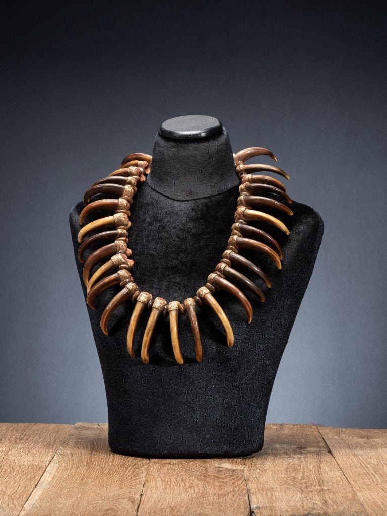 19th-century Sioux grizzly bear claw necklace, estimated at $40,000 to $60,000. Photo courtesy of Hindman, Chicago.