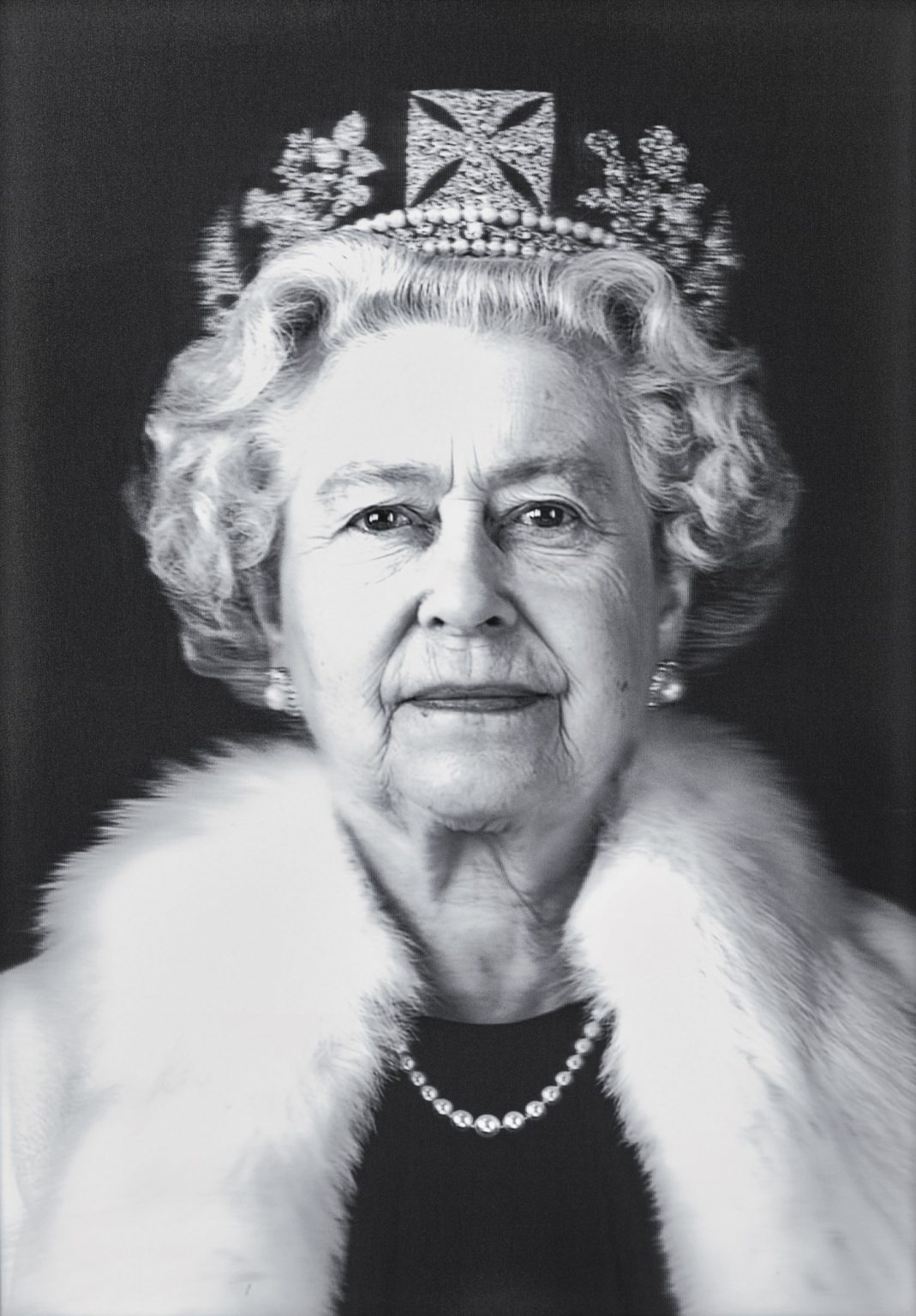 Think You Knew the Queen? These 3 Facts About Her Most Famous Portrait ...