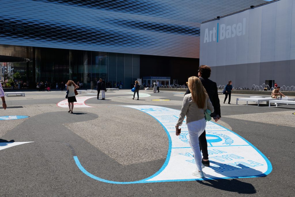 Lawrence Weiner, OUT OF SIGHT. Courtesy Art Basel.
