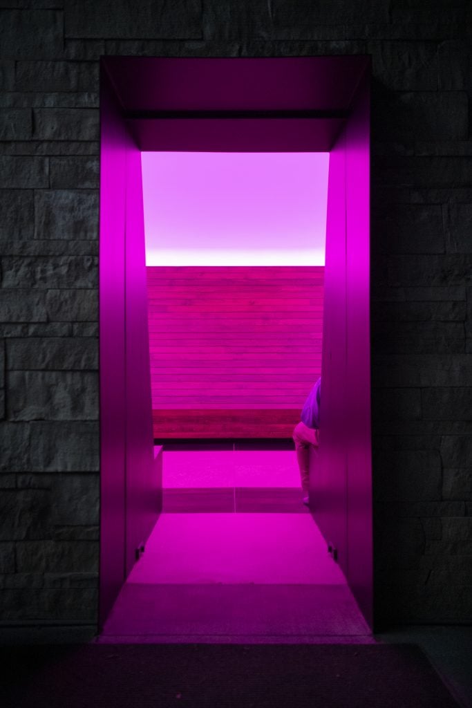 James Turrell, Green Mountain Falls Skyspace (2022).  Photo by Jeff Kearney / TDC Photography, courtesy of Green Box, © James Turrell.