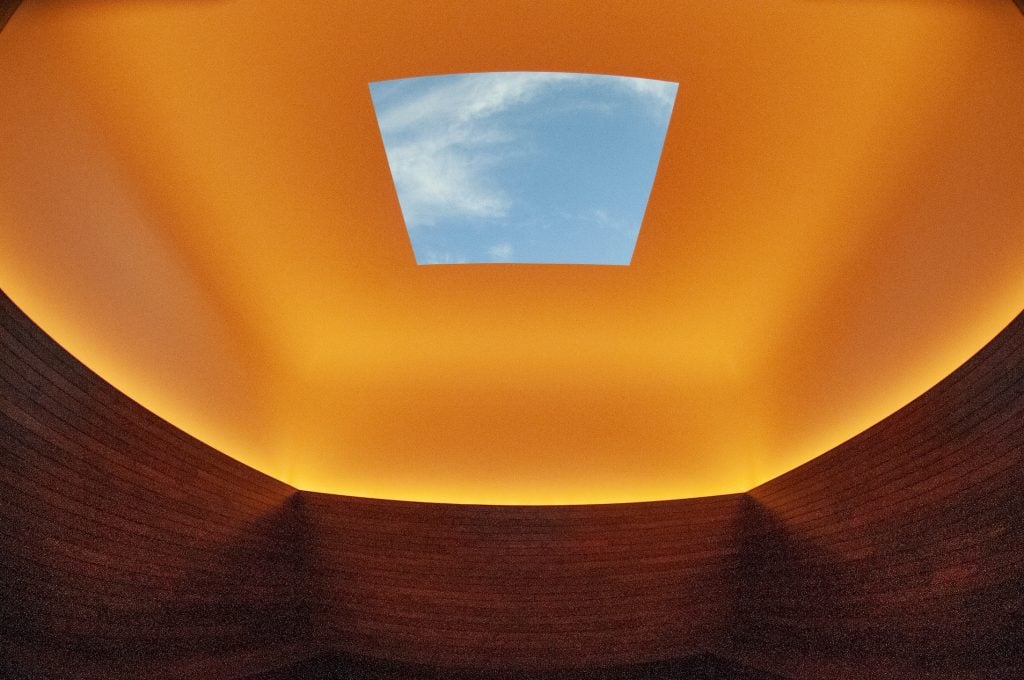 James Turrell, Green Mountain Falls Skyspace (2022). Photo by Jeff Kearney/TDC Photography, courtesy of Green Box, ©James Turrell.