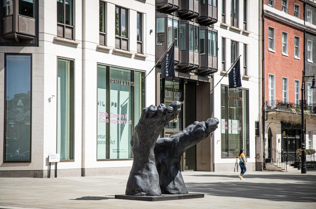 David Breuer-Weil, Visitor V, Berkeley Square (2022). Courtesy of Galerie B. Weil. Photograph by Sam Roberts.